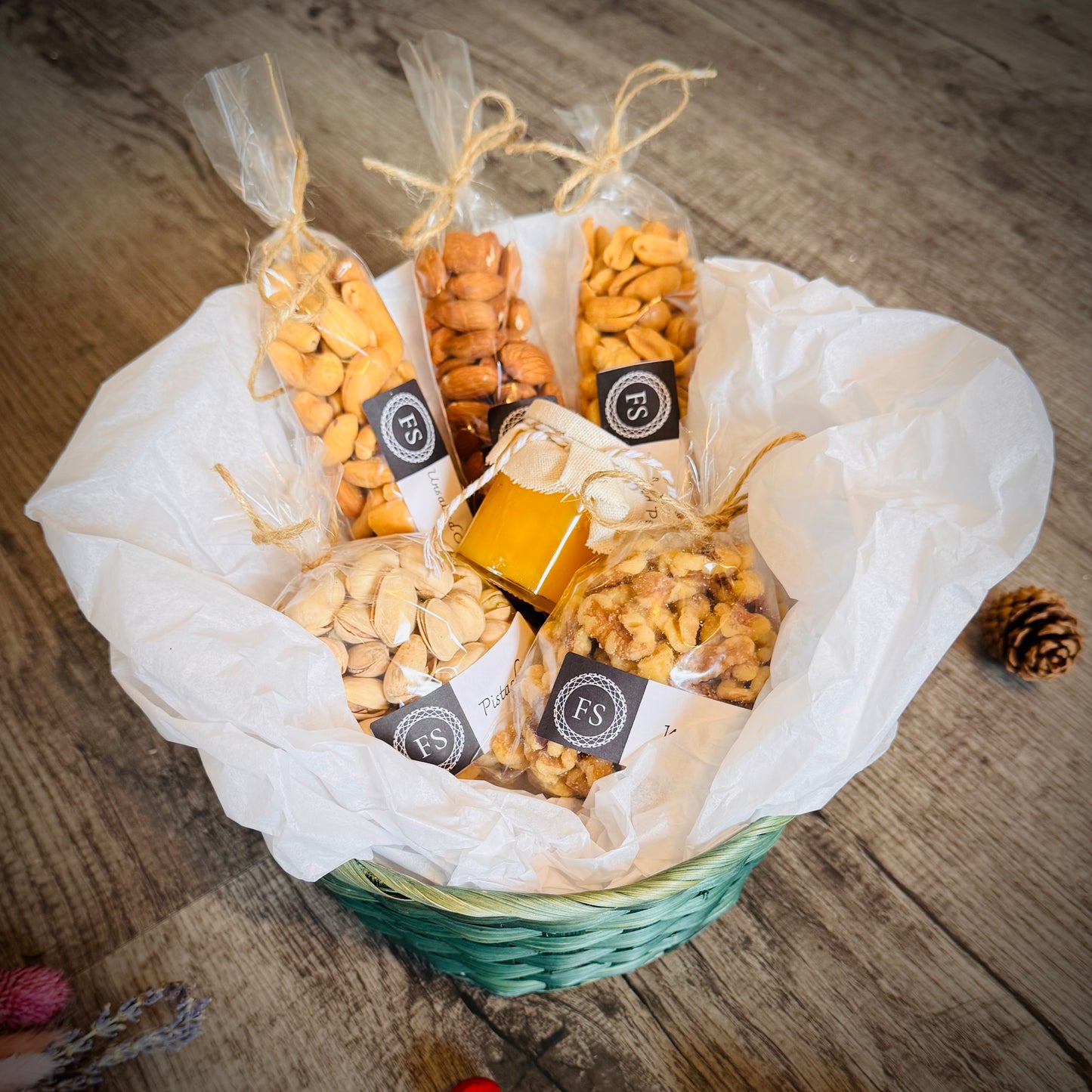 Gift Set In A Round Basket Of Nuts And Honey (NUT121) - Flora Sense