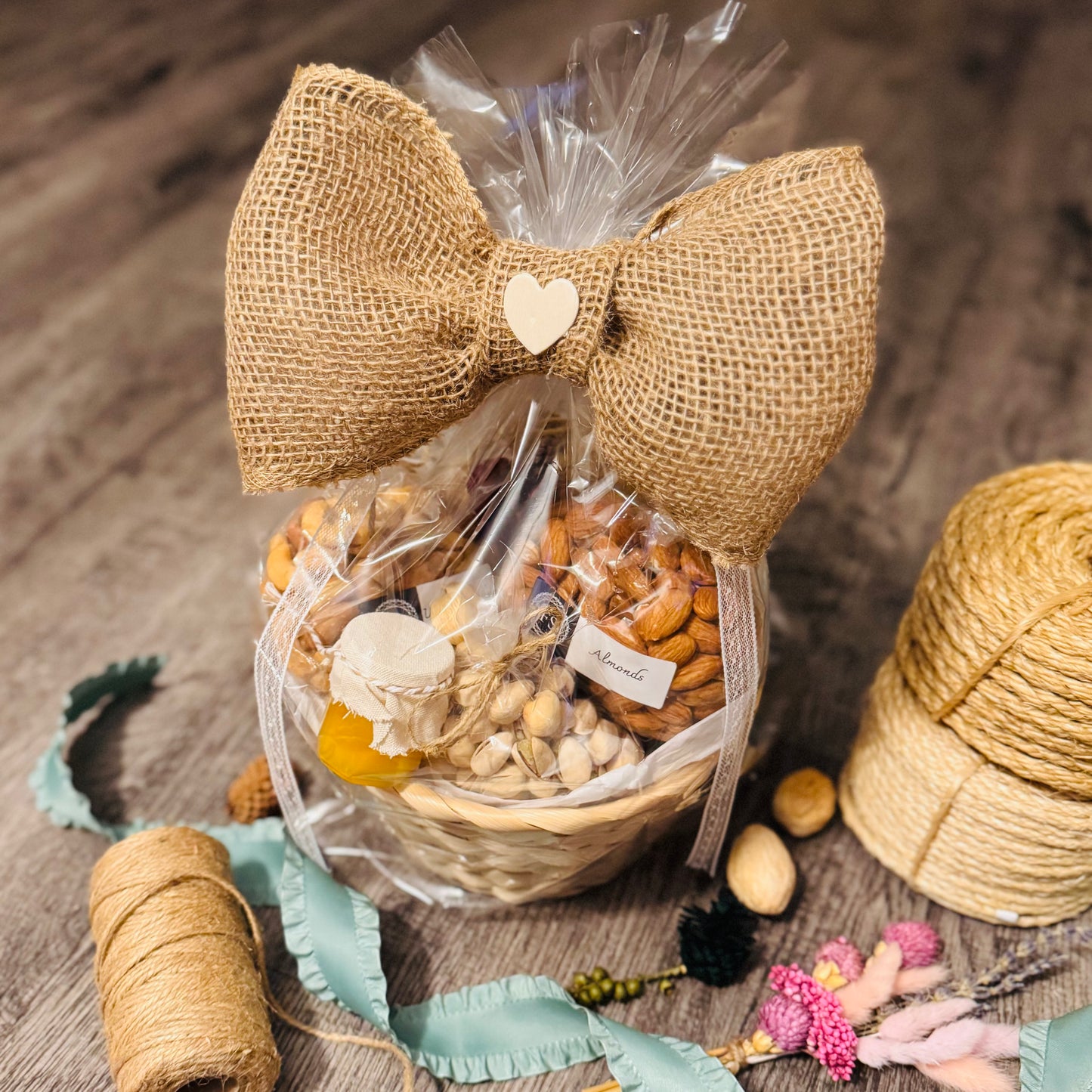 Gift Set In A Round Basket Of Nuts And Honey (NUT125) - Flora Sense