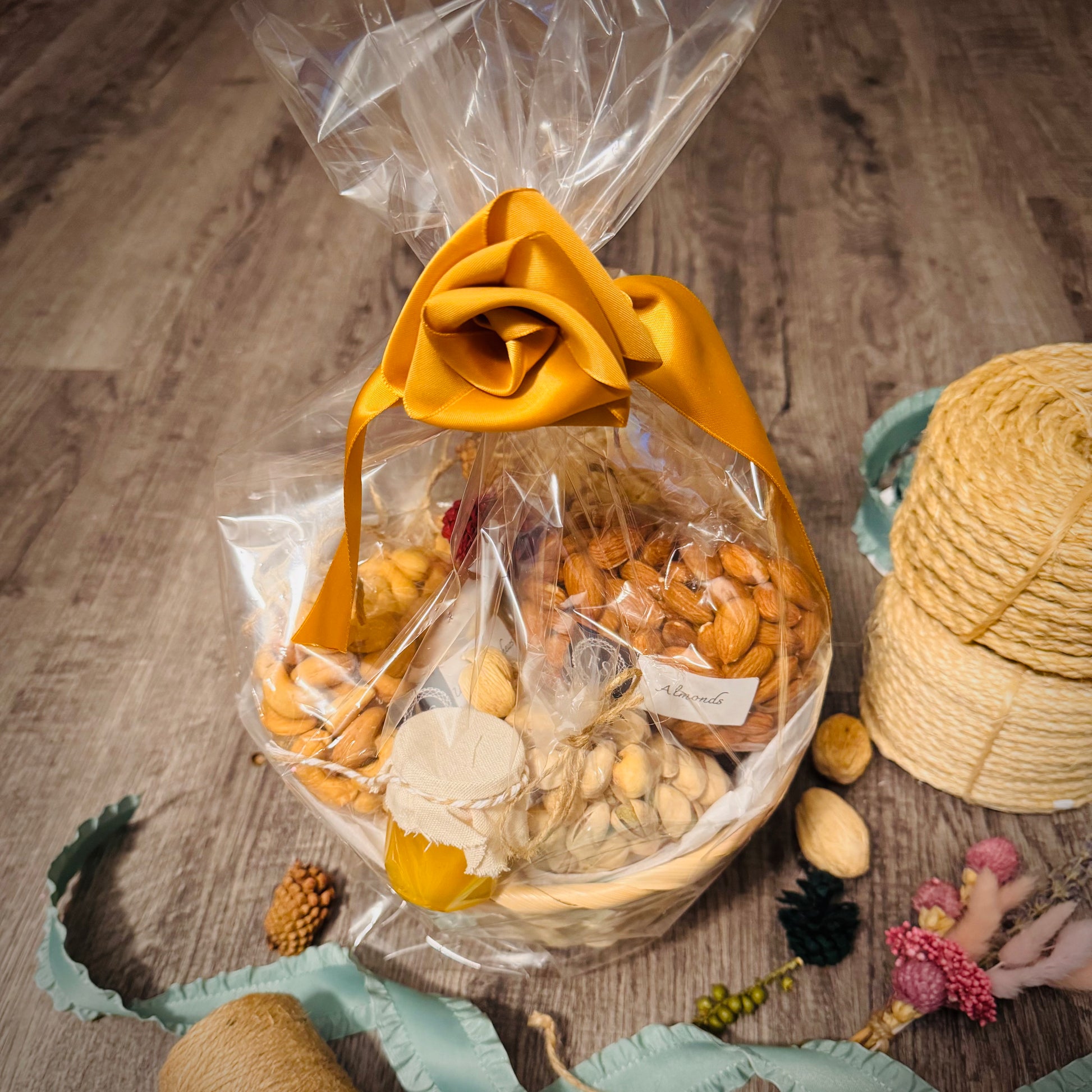 Gift Set In A Round Basket Of Nuts And Honey (NUT125) - Flora Sense