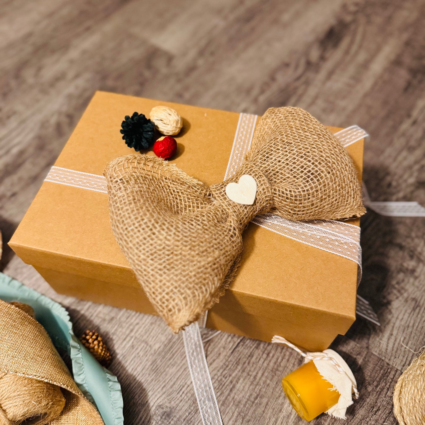 Gift Set Of Nuts And Honey In A Kraft Box (NUT129) - Flora Sense