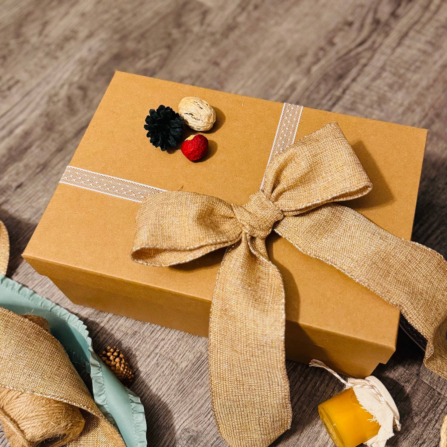 Gift Set Of Nuts And Honey In A Kraft Box (NUT130) - Flora Sense