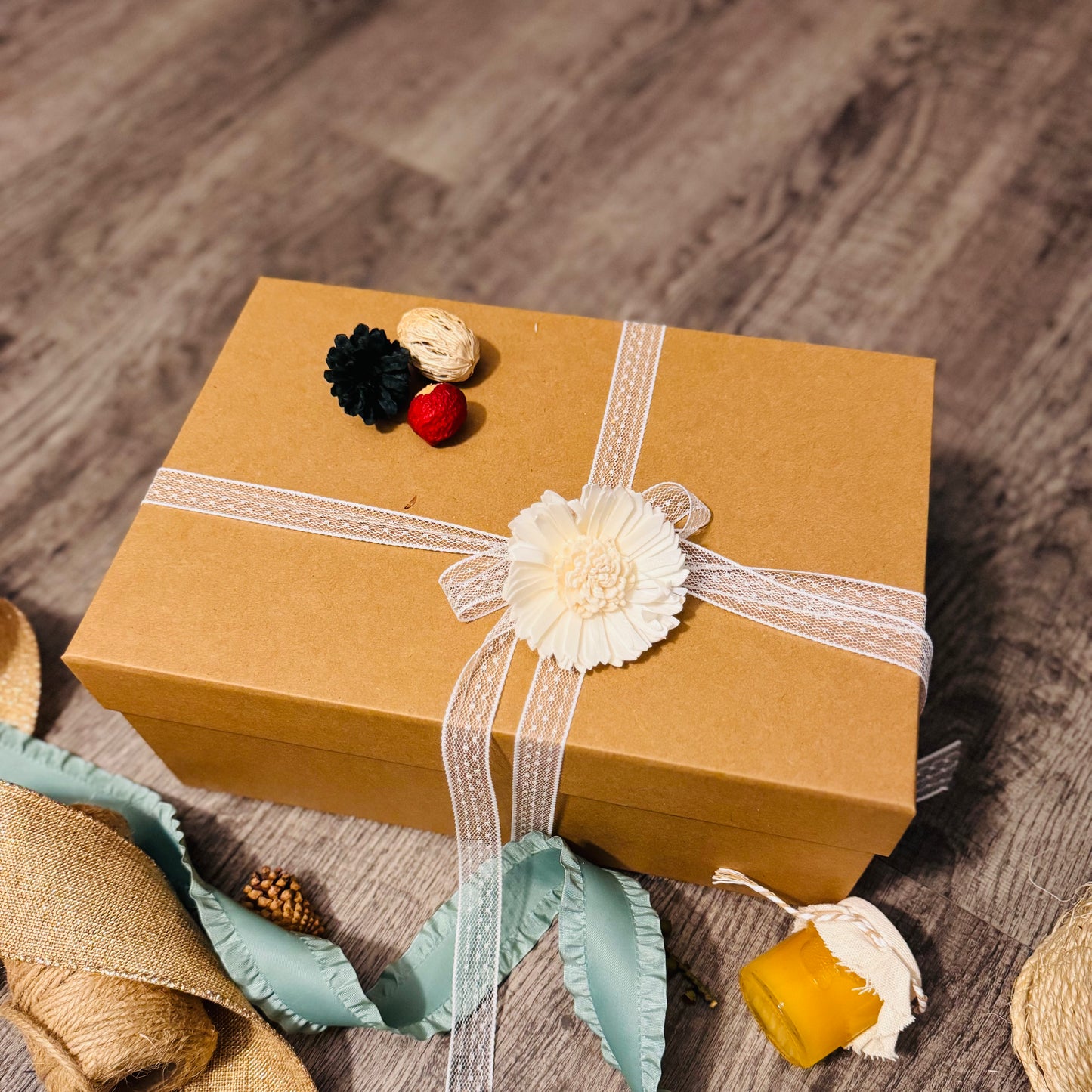 Gift Set Of Nuts And Honey In A Kraft Box (NUT130) - Flora Sense
