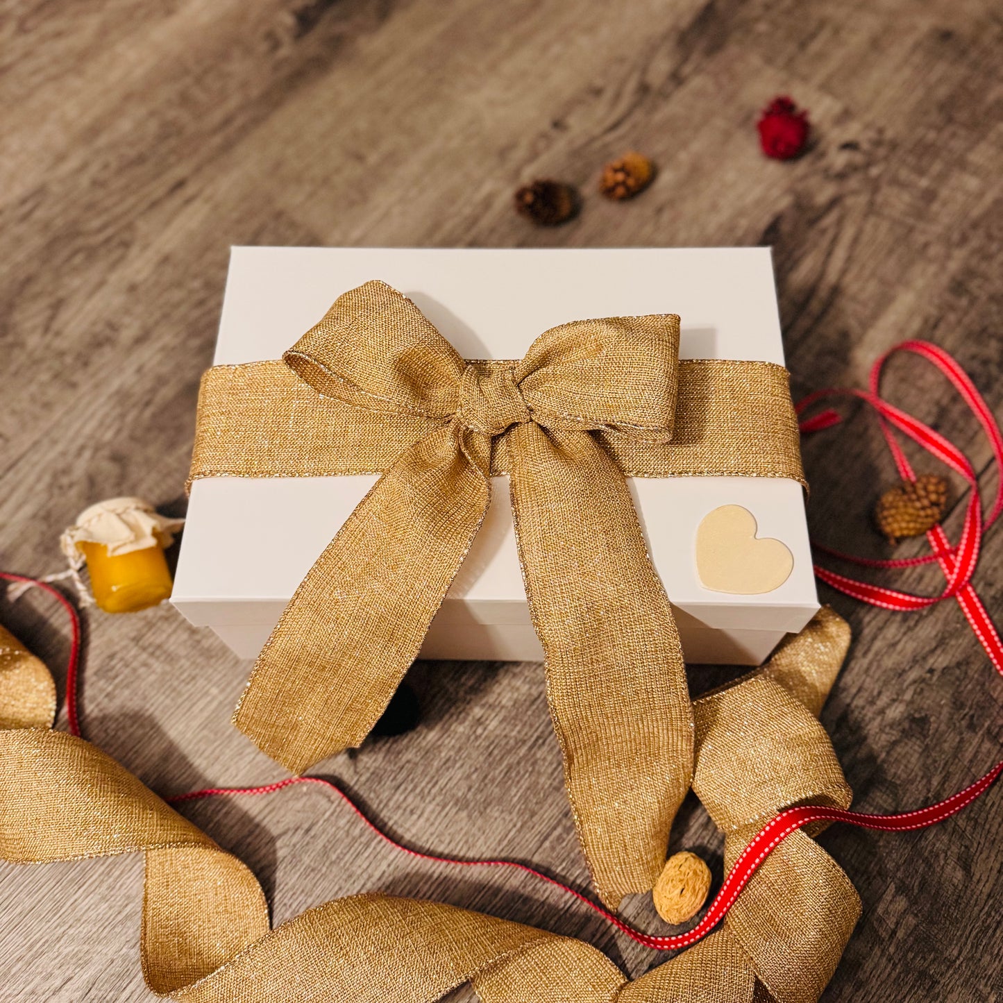 Gift Set Of Nuts And Honey In A White Box (NUT135) - Flora Sense